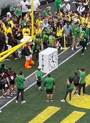 Deion Sanders Oregon Mascot S Head Falls Off While Smashing Up Prime