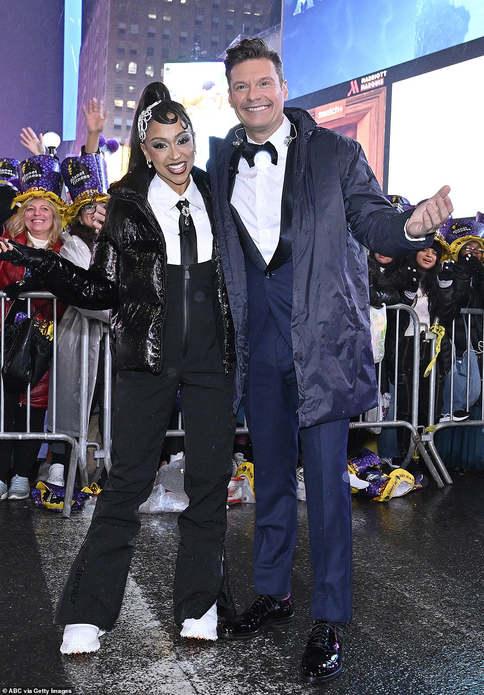 Dick Clarks Primetime 2023 New Years Rockin Eve Halle Bailey And Dove Cameron Perform 