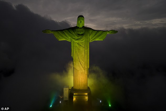 Monuments around the world have been illuminated in memory of Pelé, including the Christ the Redeemer statue in Rio de Janeiro.