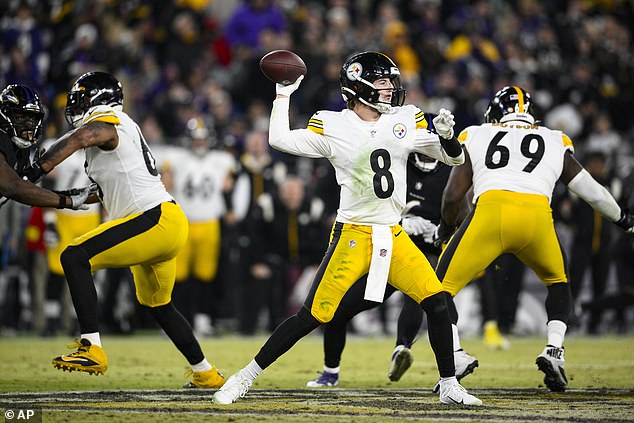 Kenny Pickett threw a 10-yard TD pass with seconds remaining to beat the Ravens