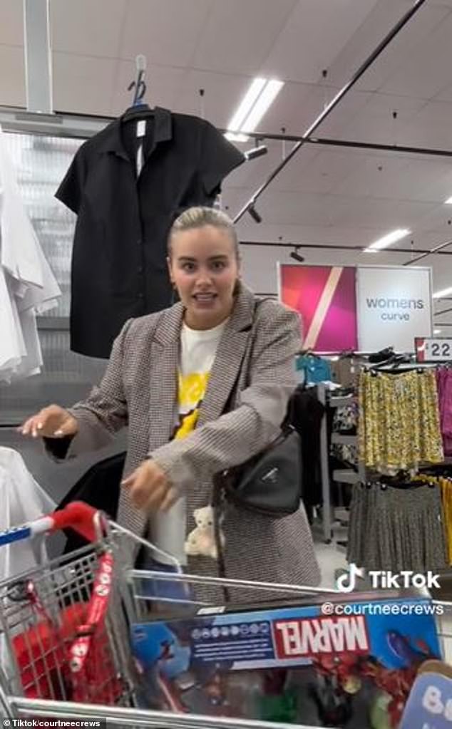 In a TikTok clip, Courtnee showed viewers how Australian carts, or 