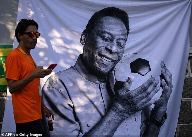 Fans have made their own tributes to say goodbye to a Brazilian cultural icon after his death.