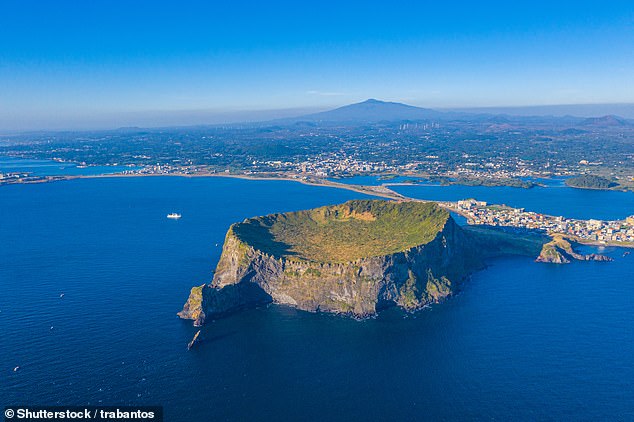 1672748802 386 Quiz Can you name these islands based only on their