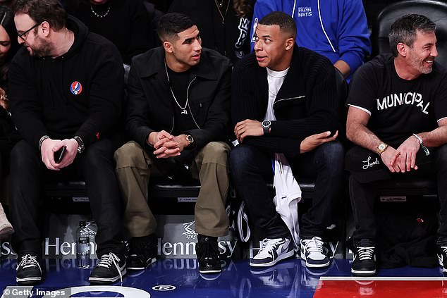 The high-profile soccer stars were on the pitch in Brooklyn for the Nets' victory over the Spurs.