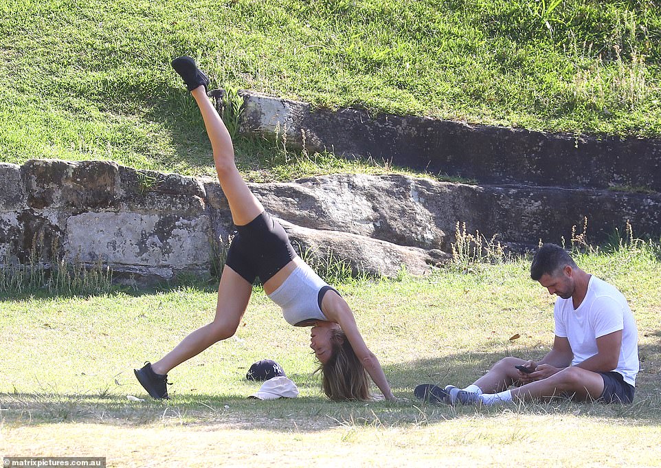 Nadia showed off her flexibility as she stretched during the workout.