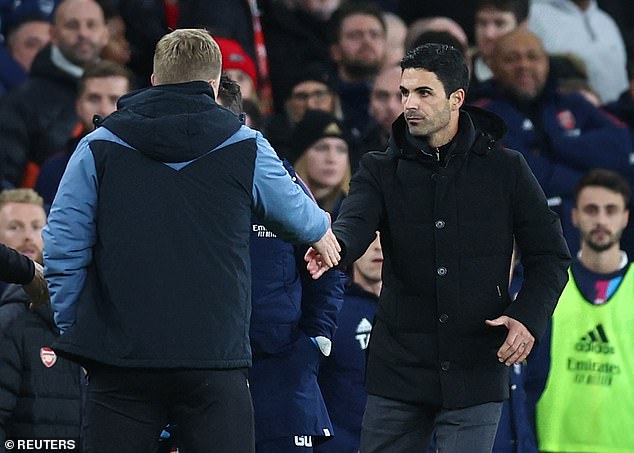 Howe and Arteta shook hands after the final whistle seemingly ending the feud.