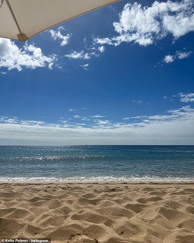 Wow!  During her trip, Keke had the chance to relax on the sandy shoreline and gaze out at the brilliant blue water that stretched out before her.