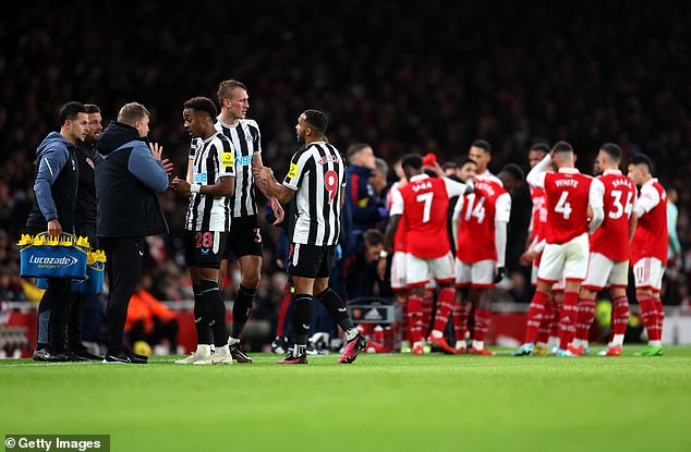 Newcastle held league leaders Arsenal to a 0-0 draw to ensure they remain in third place on the EPL ladder