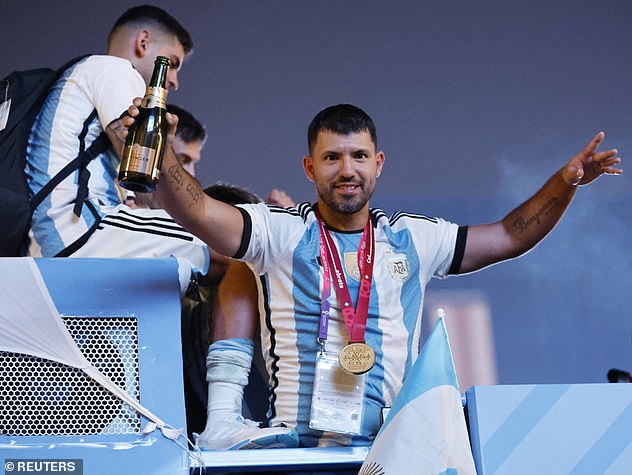 Messi scolded former striker Agüero for drinking too much during the festivities