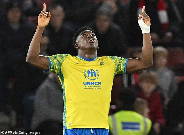 Nottingham Forest striker Taiwo Awoniyi ended a 576-minute wait for an away goal