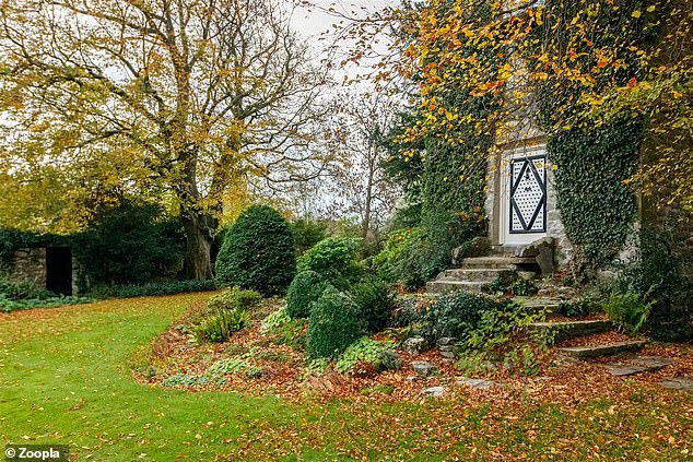 During the 1840s and 1850s Victorian writer Elizabeth Gaskell used the tower as a frequent writing retreat