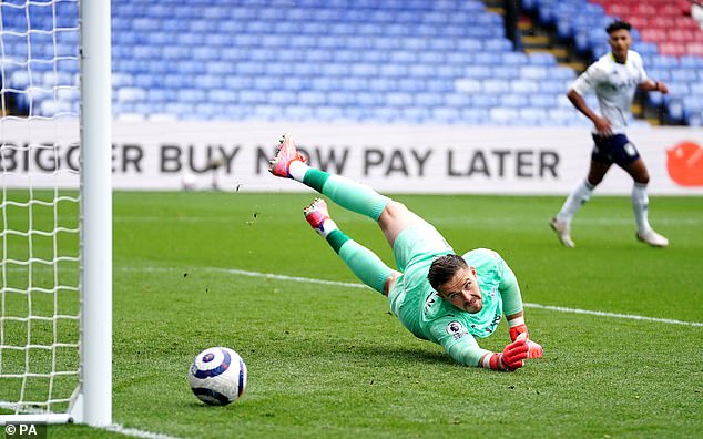 Jack Butland is set to complete his move to Old Trafford to replace Martin Dubravka