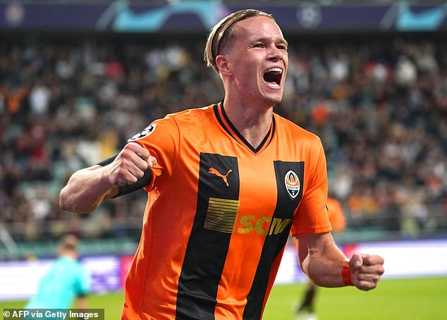 Ukrainian Shakhtar are expected to reject Arsenal's second improved offer of £62m for Mudryk and use interest from Chelsea to their advantage as they look to set up a bidding war.