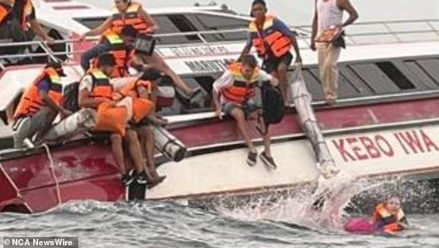 A boat capsized off the coast of Nusa Penida on Tuesday.  Image: Supplied