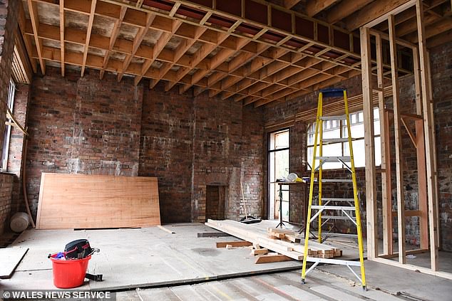 The Vulcan Hotel was originally built in the 1830s before being renovated in 1915 to present its distinctive façade.  In the image, the interior of the pub.