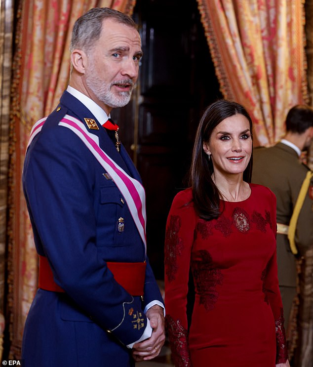 The elegant couple went on deck to ensure that all their illustrious guests felt welcome at the palace.