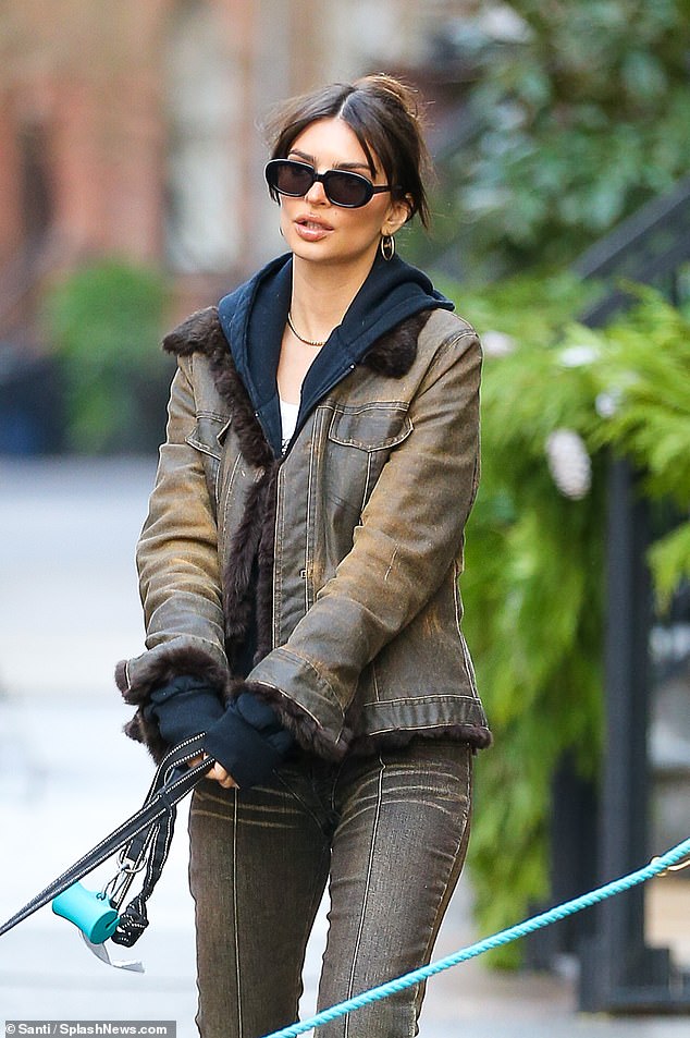 Streetwear Fashion: The supermodel donned a pair of faded jeans along with a jacket of the same color with a fuzzy trim to keep her warm in the cold weather.