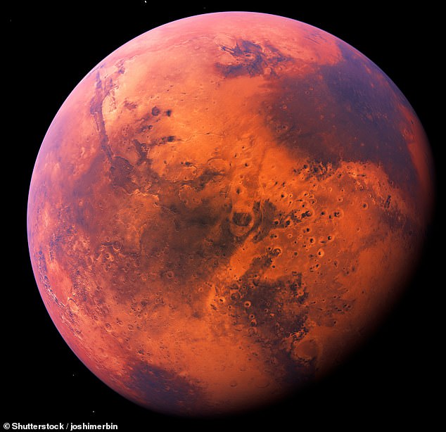 After several months of retrograde motion, the red planet Mars harmonizes with Venus before changing direction this week.