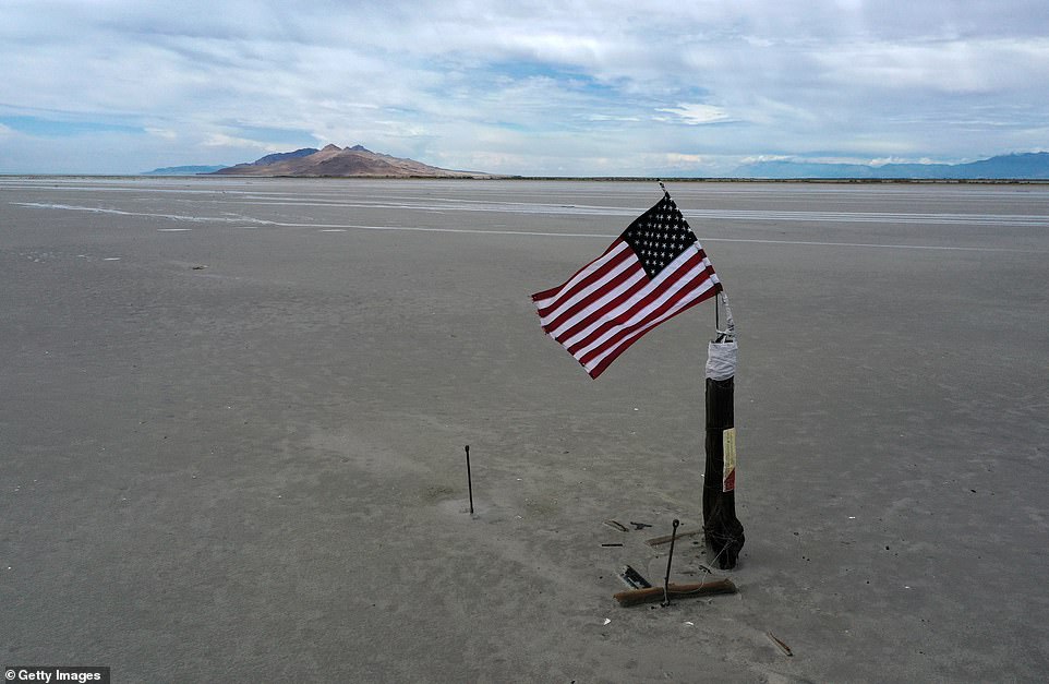 Pictured: An American flag standing in an area of ​​the lake that used to be underwater