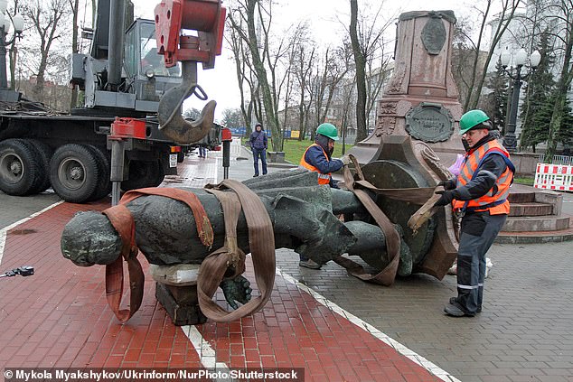 Council utility workers in the city of Dnipro were seen dismantling the giant statue of Mikhail Lomonosov, January 6, 2022