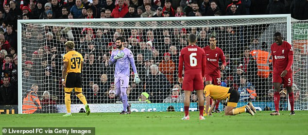 The goalkeeper missed a pass to the outside that was intercepted by Goncalo Guedes