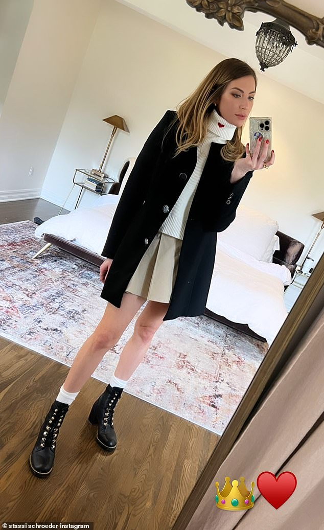 Stylish mom!  Before heading to her birthday party, Schroeder decided to take a selfie looking fashionable in a beige pleated skirt paired with a white turtleneck top and black blazer.