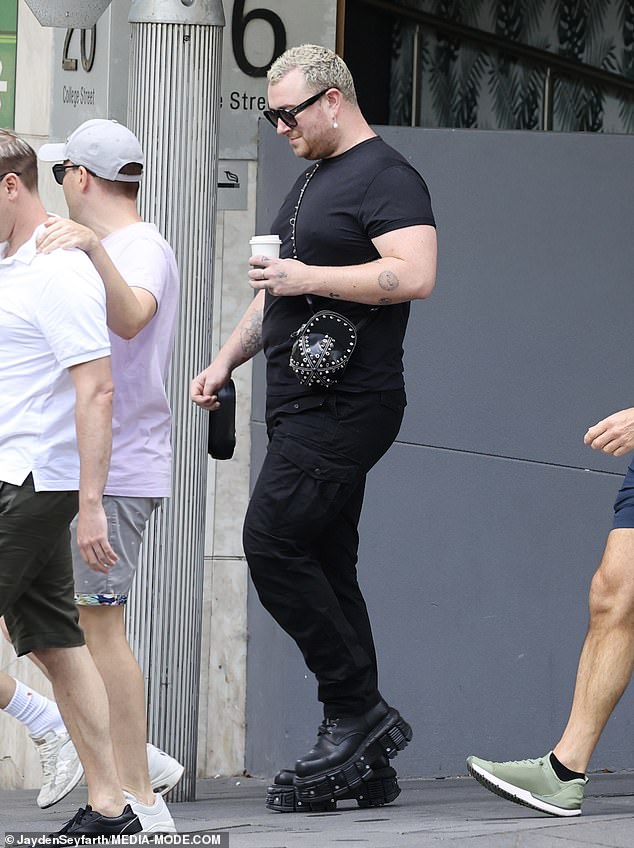 The pop star opted for an all-black outfit that included a fitted T-shirt and matching jeans.