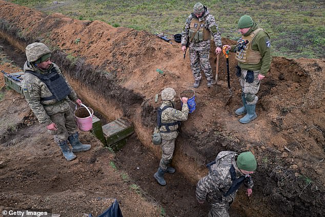 Ukrainian soldiers of the Kherson Territorial Defense reinforce their positions