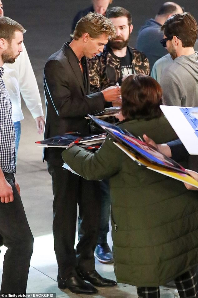 Fan service: The talented actor graciously stopped to sign autographs for fans waiting outside the venue on Saturday.