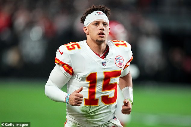 Patrick Mahomes and the Chiefs sit out next week after finishing as the top seed in the Western Conference