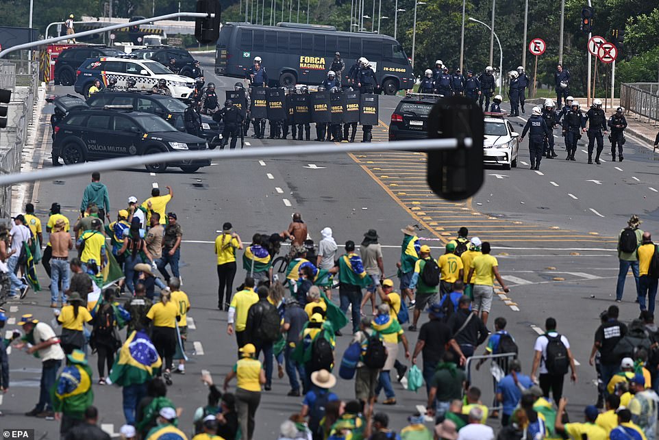 Police and protestors are clashing in the streets outside of the government buildings after weeks of anger towards newly inaugurated President da Silva