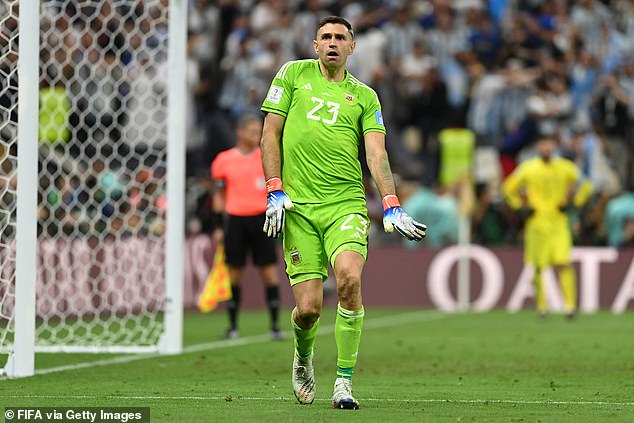 The Spanish goalkeeper had clearly been watching Emiliano Martínez during the World Cup.