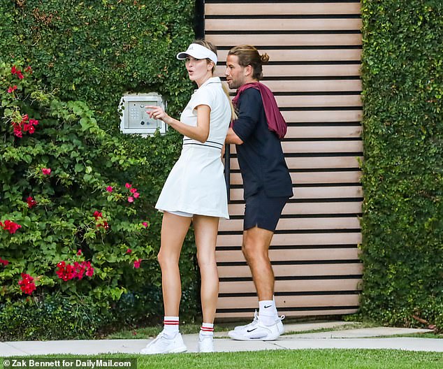 Ivanka spent the first day of 2023 playing paddle tennis at billionaire businessman Wayne Boich's mansion in Miami.  Paddle tennis could become his reference sport in the new year