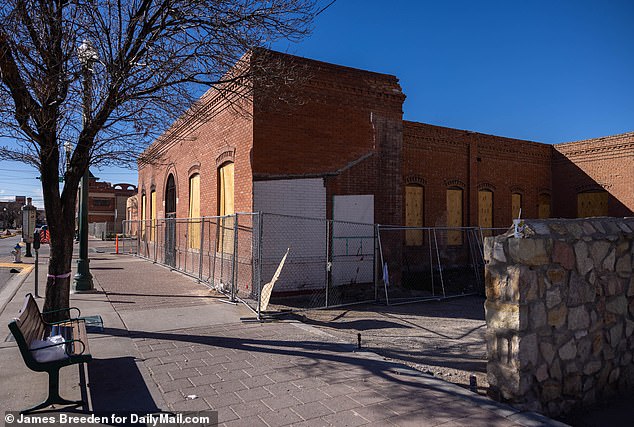 In December, this area was filled with migrants sleeping on the streets.  Bon Saturday, the same streets had no sign of the migrants who had camped there after a cleanup operation