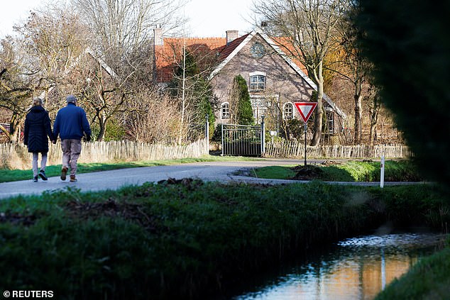 In the picture: Ommeren in the Netherlands.  According to Dutch media, the map published by the Dutch national archive, with an X marked between Ommeren and Lienden, was sketched by Helmut Sonder, a furniture maker from Baden-Baden.