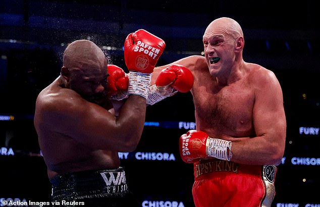 Fury successfully defended his WBC title that night after knocking out Chisora ​​in the tenth round.