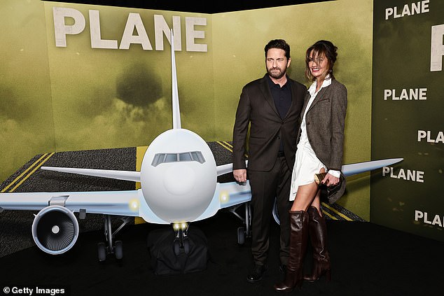 Premiere: Gerard Butler poses with his girlfriend Morgan Brown at the premiere of Plane
