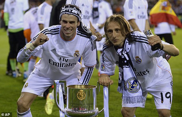 Former Spurs stars Gareth Bale (L) and Luka Modric celebrate their Copa del Rey victory in 2014