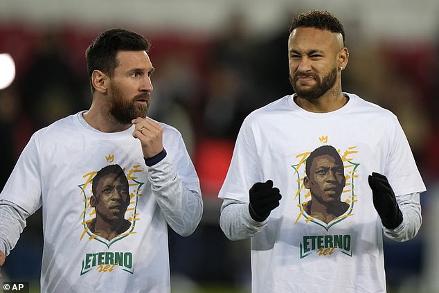 Messi and his PSG teammates wore Pelé tribute shirts in the pre-match warm-up