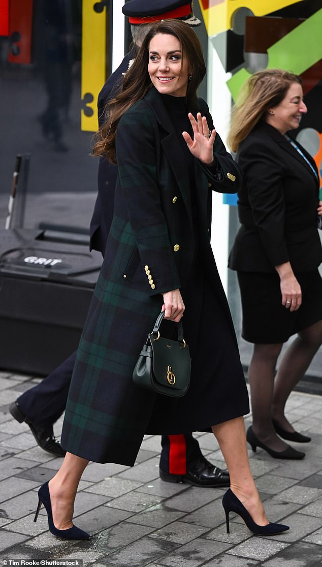 The princess also carried a black handbag and her long brown hair was loose on her shoulders.