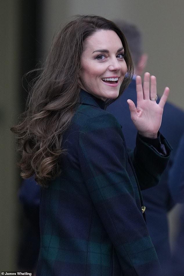 The Princess of Wales wore minimal makeup for the occasion and was perfectly happy smiling at the waiting fans.