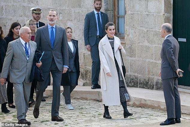 For the exit, Letizia opted for an oversized white coat, which she combined with a black and white floral dress with black leather boots.