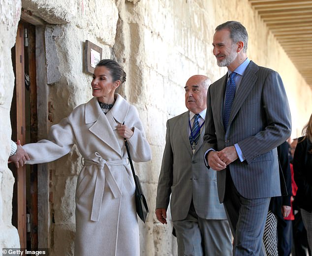 The couple received a warm welcome at the hospital museum during their tour, with Letizia shaking hands.