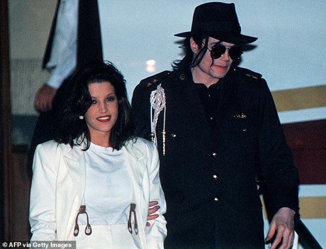 Lisa Marie Presley and Michael Jackson at the Budapest airport in August 1994