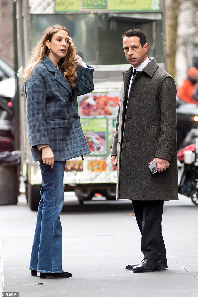 Natalie's look: Gold wore a blue and black plaid coat with blue jeans and black heels for the sidewalk scene.