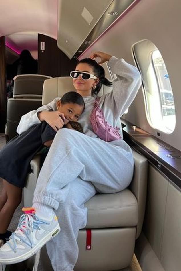 Oooh!  The reality star snuggled up to her daughter aboard a private jet