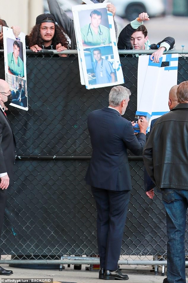 Humble: Before entering, the humble star took the time to sign a series of autographs for fans waiting backstage