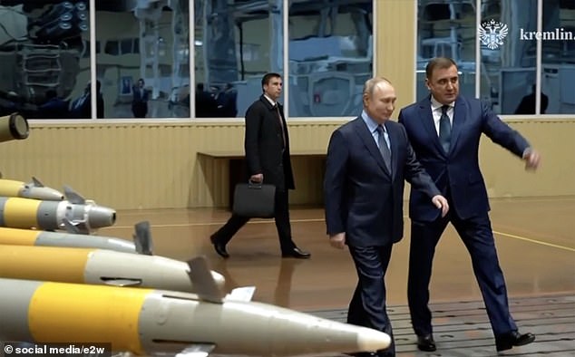 Vladimir Putin checks missiles on a visit to the Tula region;  To his right is the region's governor, Alexei Dyumin, described by some Russian political analysts as Putin's successor.