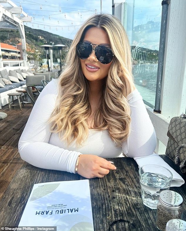 1673709985 525 Pregnant Love Island star Shaughna Phillips turns 30 weeks with