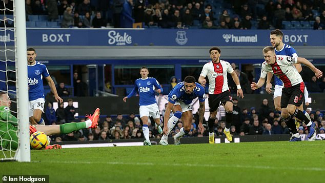 Southampton midfielder scores the equalizer in another terrible day for Everton